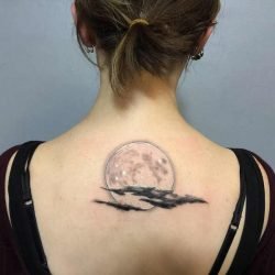 Mån tatuering: Betydelse, design, historia och foton