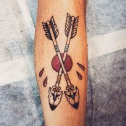 Pilar tatuering: Betydelse, design, historia och foton