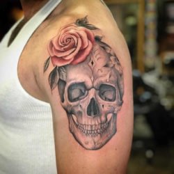 Dödskalle tatuering: Betydelse, design, historia och foton
